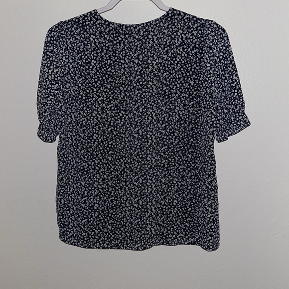 J. Crew: Flower Print Top: Size S: Blue with White Flowers: New with tag - Picture 3 of 3